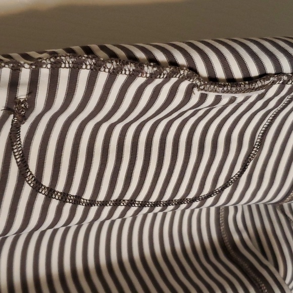 LOLE upf 50 striped tan tank with pocket size XL  new never worn - Picture 8 of 10